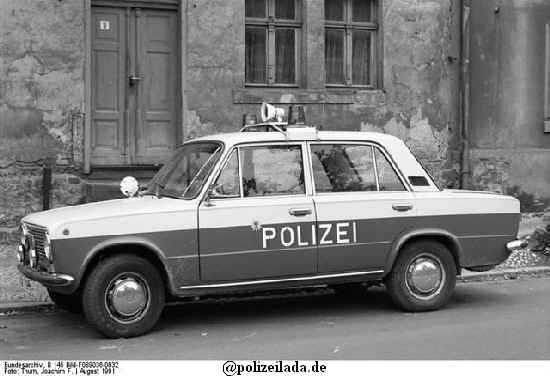 a_145_Bild-F089036-0032_2C_K_C3_B6then_2C_Polizei-PKW_Lada